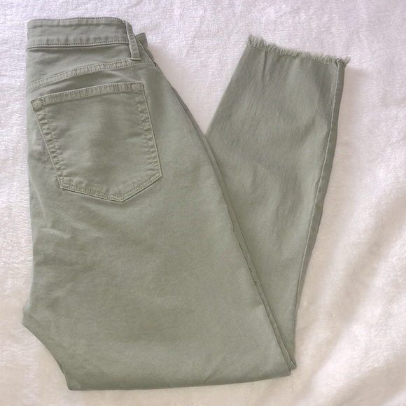 LOFT Curvy High Waist Skinny Crop Jeans with Frayed Hem‎ in Garden Green - Picture 3 of 9